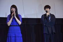 左から雨宮天、梶裕貴。