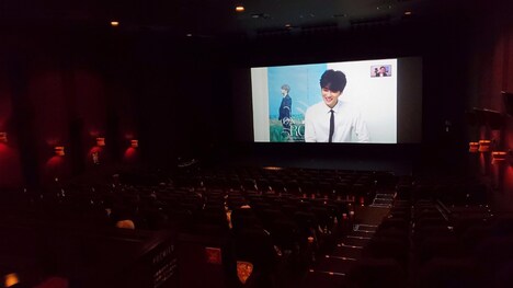 「ジェジュン:オン・ザ・ロード」生配信トークイベント付き上映会の様子。