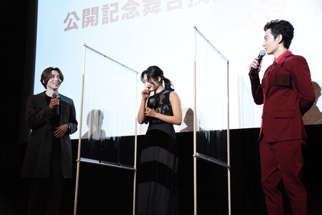 左から染谷俊之、武田梨奈、濱正悟。