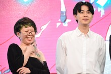 左から中村佳穂、成田凌。