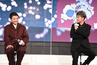 情報解禁までヒヤヒヤしていた佐藤健（右）と、うっかり口を滑らせそうになったことがあるという染谷将太（左）。