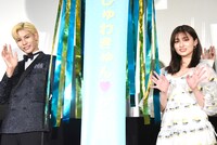 左からラウール、吉川愛。