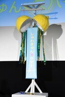 ラウールと吉川愛が割ったくす玉。