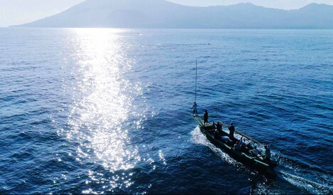 「くじらびと」