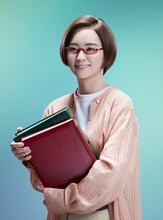 生方瑠衣子役の岡田結実。