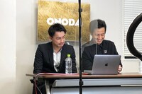 左から遠藤雄弥、津田寛治。