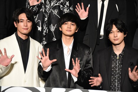 左から間宮祥太朗、北村匠海、吉沢亮。