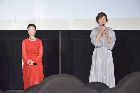 左から三石琴乃、山口由里子。