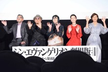 「シン・エヴァンゲリオン劇場版」フィナーレ舞台挨拶の様子。左から庵野秀明、立木文彦、緒方恵美、三石琴乃、山口由里子。