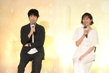 左からディーン・フジオカ、比嘉愛未。