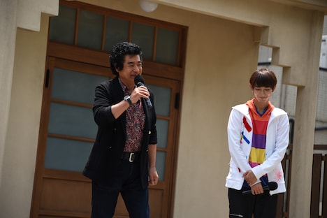 左から藤岡弘、、駒木根葵汰。