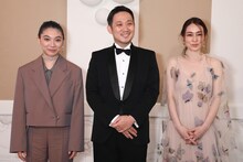 左から三浦透子、濱口竜介、霧島れいか。(c)Kazuko WAKAYAMA