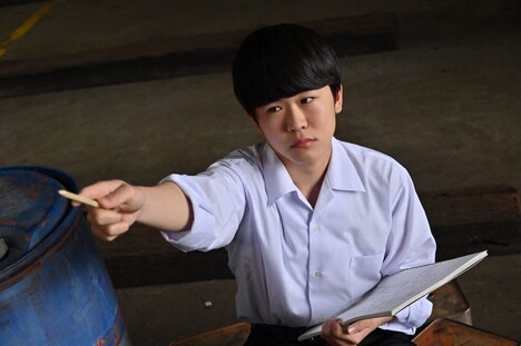 「セイバー＋ゼンカイジャー スーパーヒーロー戦記」より、鈴木福演じる石ノ森章太郎。