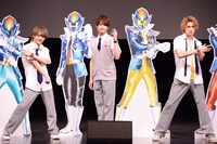 左から藤井直樹、浮所飛貴、佐藤龍我。