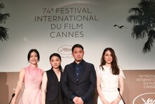 記者会見の様子。左からソニア・ユアン、三浦透子、濱口竜介、霧島れいか。(c)Kazuko WAKAYAMA