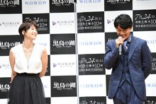 豪邸トークで盛り上がる藤木直人（右）と吉瀬美智子（左）。