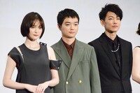 左から玉城ティナ、染谷将太、佐藤健。