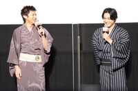 左から山田裕貴、吉沢亮。