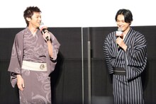 左から山田裕貴、吉沢亮。