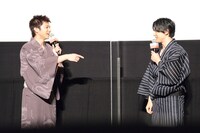 左から山田裕貴、吉沢亮。