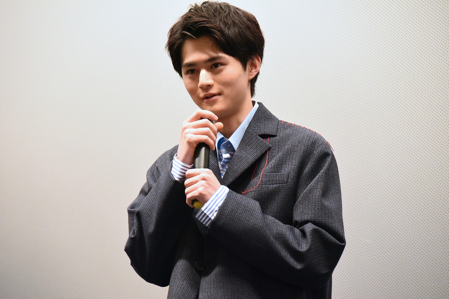 鈴鹿央士