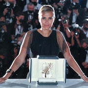 第74回カンヌ国際映画祭が閉幕、パルムドールは「RAW」監督の新作「Titane」