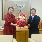 映画「あの庭の扉をあけたとき」キャストの松坂慶子が福島・白河市を表敬訪問