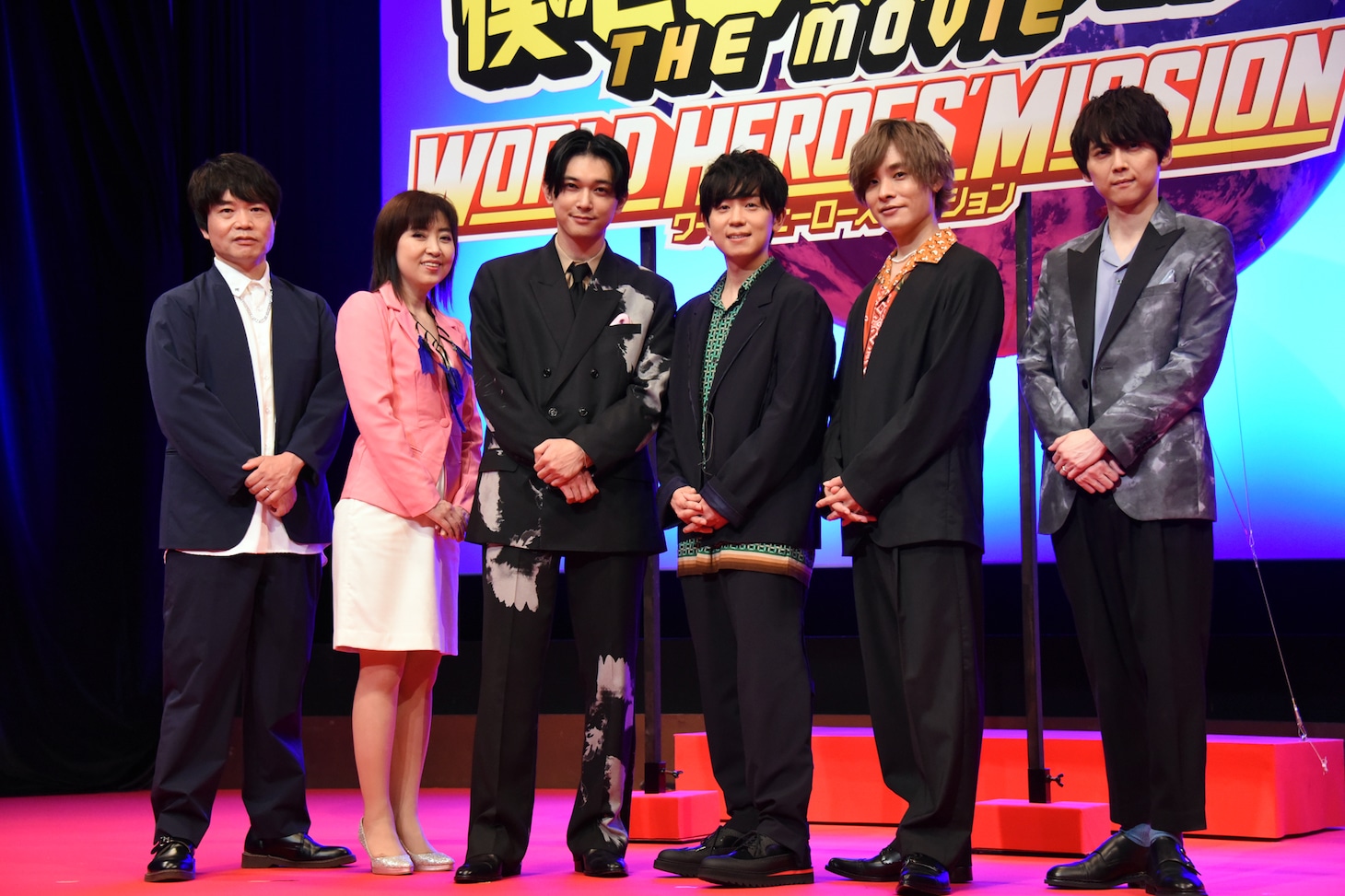 左から中井和哉、林原めぐみ、吉沢亮、山下大輝、岡本信彦、梶裕貴。