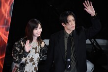 左から西野七瀬、早乙女太一。