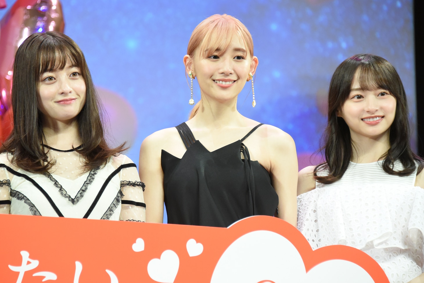 「かぐや様は告らせたい ～天才たちの恋愛頭脳戦～ ファイナル」完成披露舞台挨拶の様子。