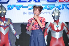 ウルトラヒーローに囲まれて感涙する辻希美。