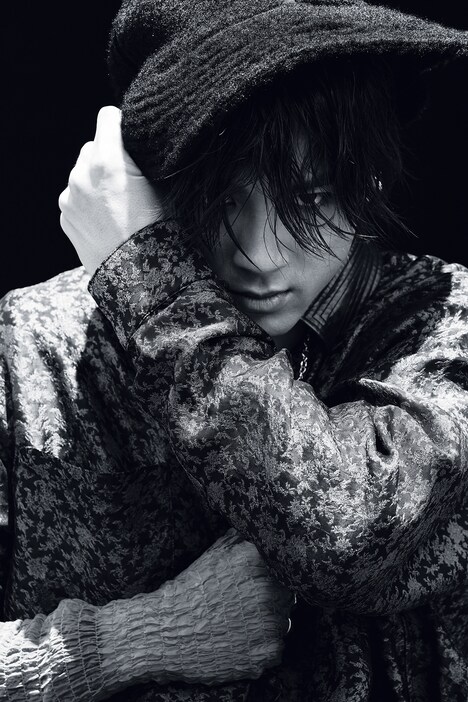 「装苑男子」より、山田裕貴。(撮影:神藤剛)