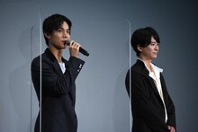 左から中川大志、浅香航大。