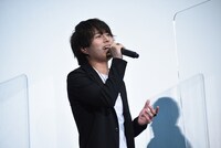 「ライフスコール」をアカペラで披露する竹中雄大。