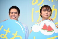 左から細田佳央太、上白石萌歌。