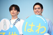 左から千葉雄大、細田佳央太。