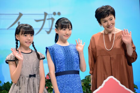 左から粟野咲莉、芦田愛菜、大竹しのぶ。