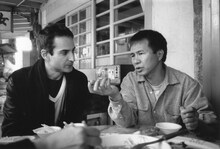 左からオリヴィエ・アサイヤス、ホウ・シャオシェン。