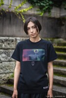 「CURE キュア」蓄音機 T-Shirtの着用イメージ。(c)KADOKAWA 1997