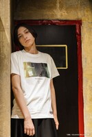 「回路」開かずの扉 T-Shirtの着用イメージ。(c)KADOKAWA NHI 2001