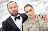 第74回カンヌ国際映画祭に参加したヴァルデマール・ヨハンソン（左）とノオミ・ラパス（右）。（写真提供：Abaca Press / Niviere David / Abaca / Sipa USA / Sip / Newscom / ゼータ イメージ）