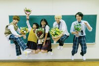 左から坂東龍汰、岡本夏美、吉川愛、ラウール、濱田龍臣。