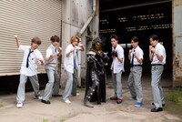 左から藤井直樹、浮所飛貴、佐藤龍我、野球魔人、岩崎大昇、那須雄登、金指一世。