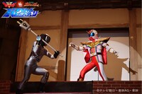 「機界戦隊ゼンカイジャーVS百獣戦隊ガオレンジャー スペシャルバトルステージ」の様子。