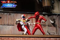 「機界戦隊ゼンカイジャーVS百獣戦隊ガオレンジャー スペシャルバトルステージ」の様子。