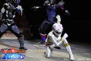 「機界戦隊ゼンカイジャーVS百獣戦隊ガオレンジャー スペシャルバトルステージ」の様子。
