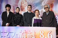 左から野田洋次郎、北川景子、菅田将暉、宮本信子、山田洋次。