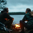 マッツ・ミケルセンとキャンプ、「アナザーラウンド」アウトドア楽しむ新写真