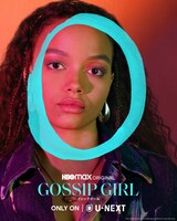 ホイットニー・ピーク演じるゾヤ・ロット。