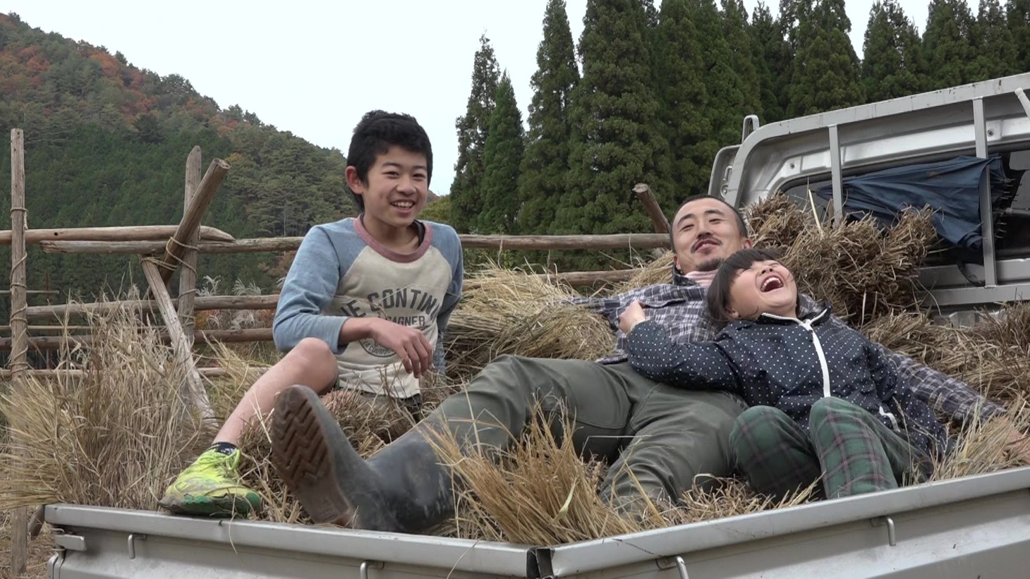 「屋根の上に吹く風は」